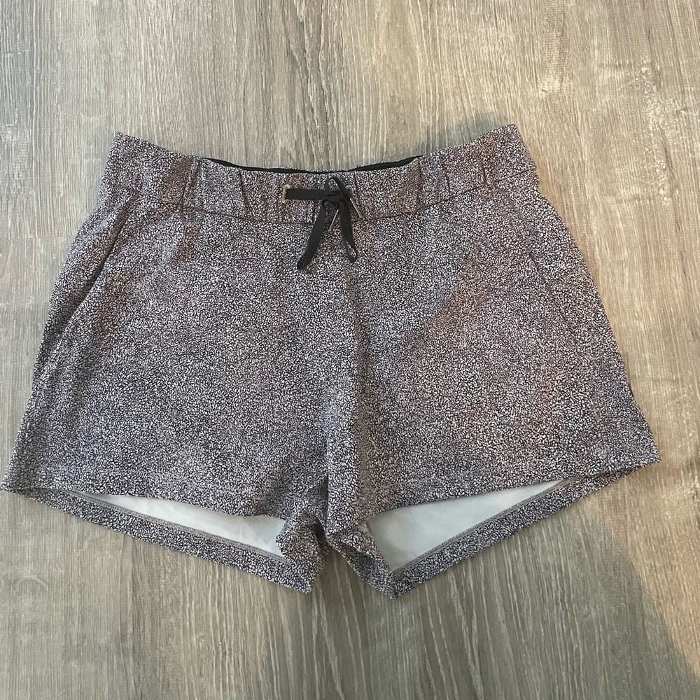 Lululemon On the Fly Short Size 10